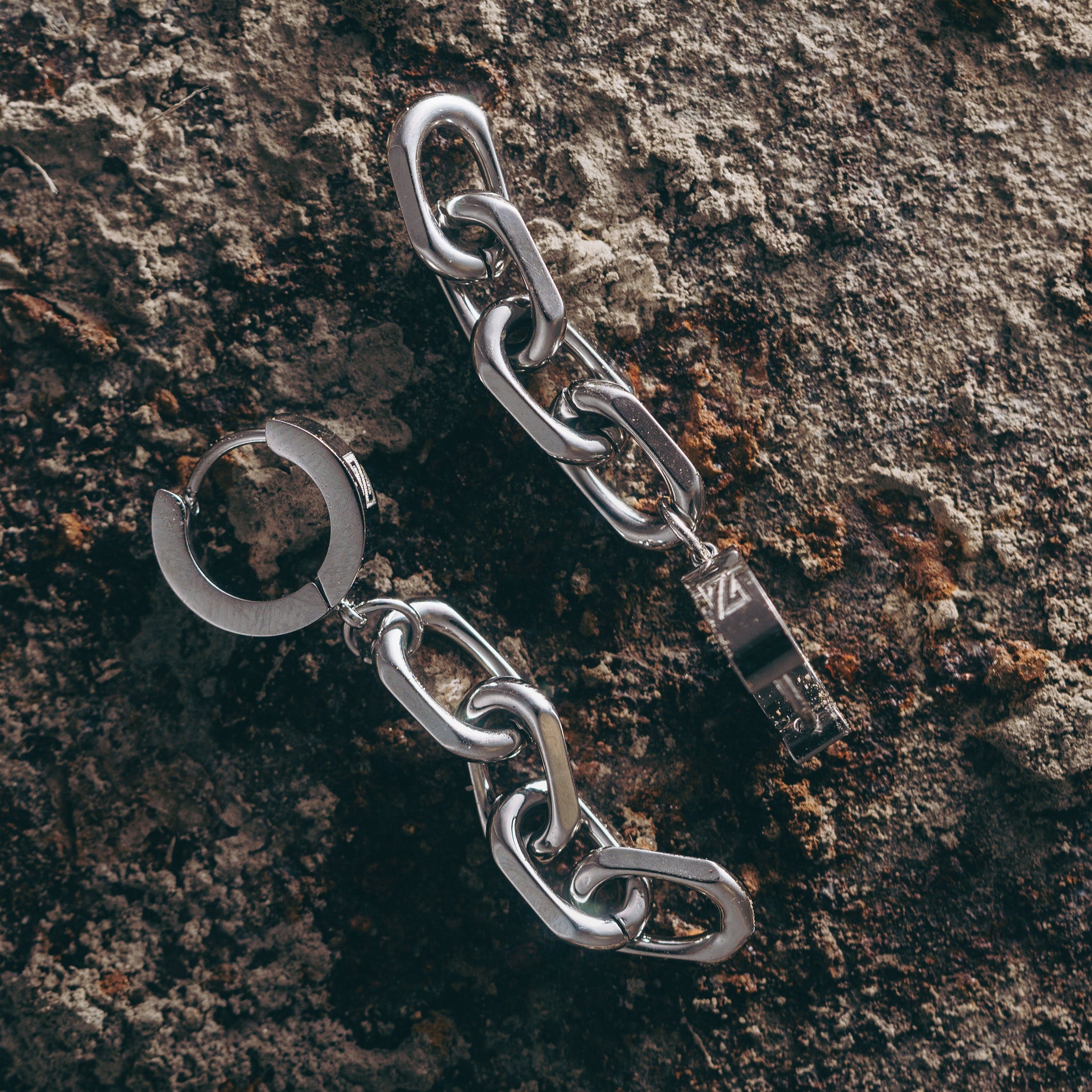 SHACKLE